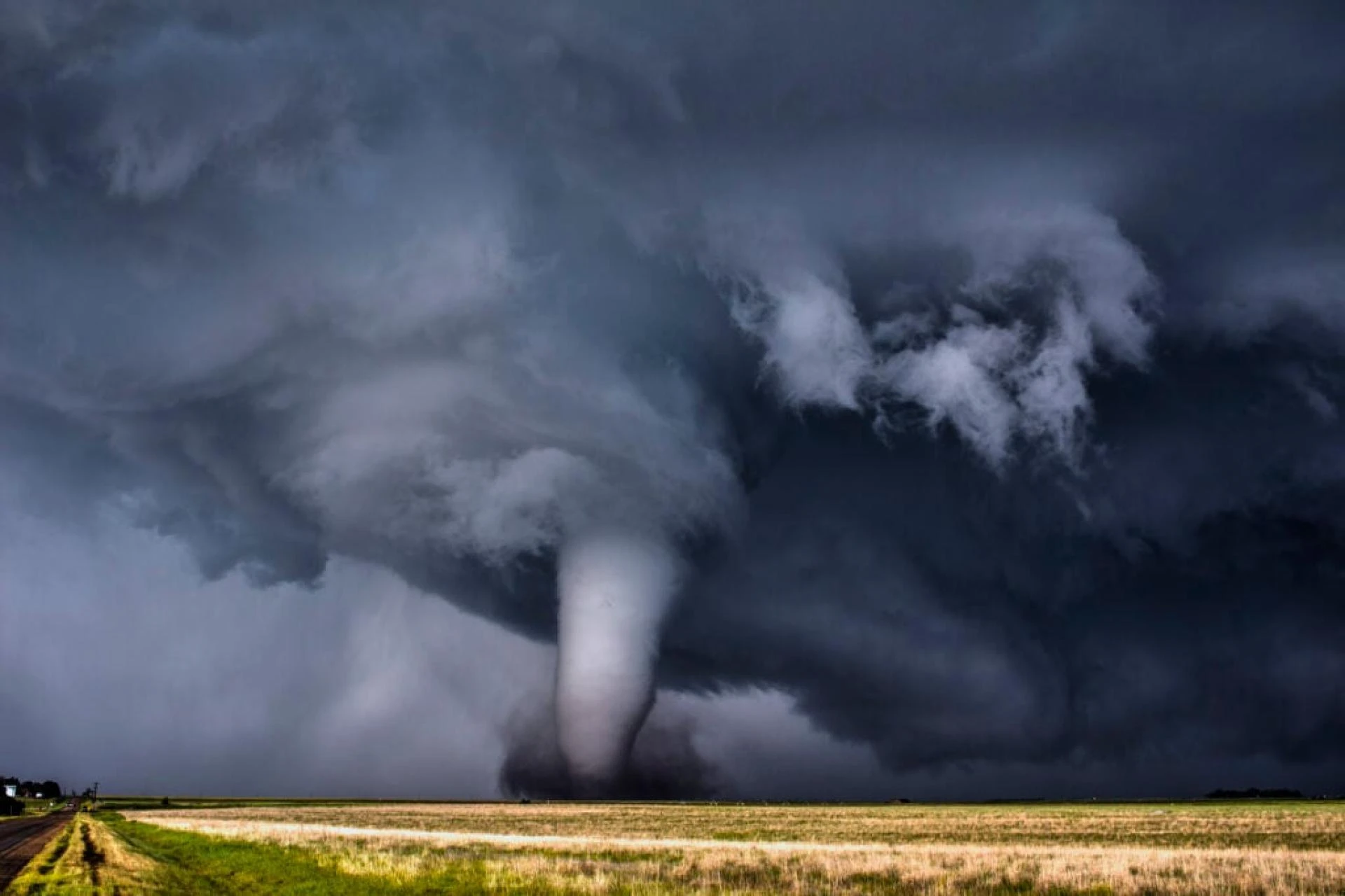 Experience the Thrill of Nature: The Allure of Twister Chasing