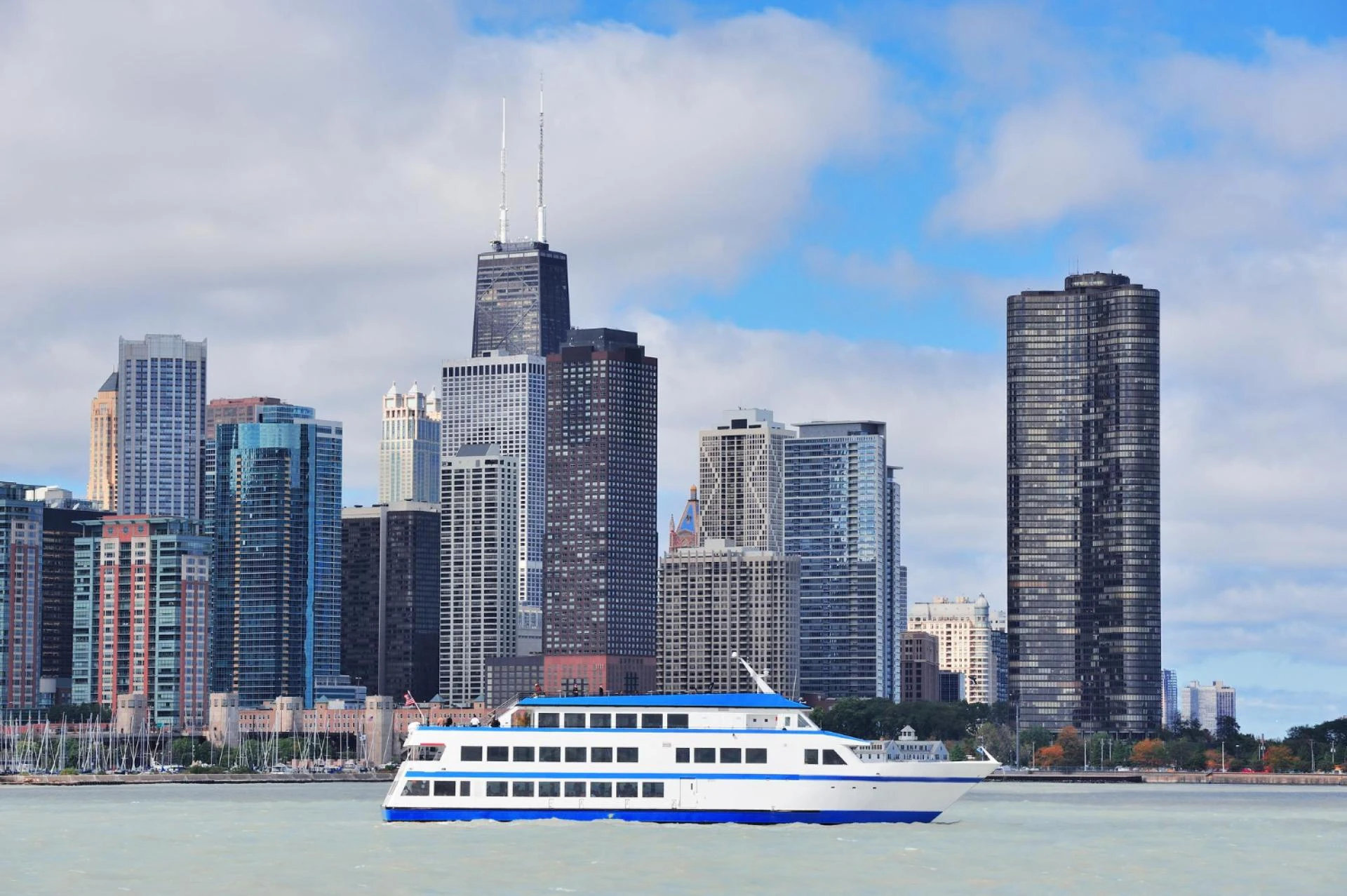 Boat Rental Chicago – Discover the Best Yacht Rental Chicago Options