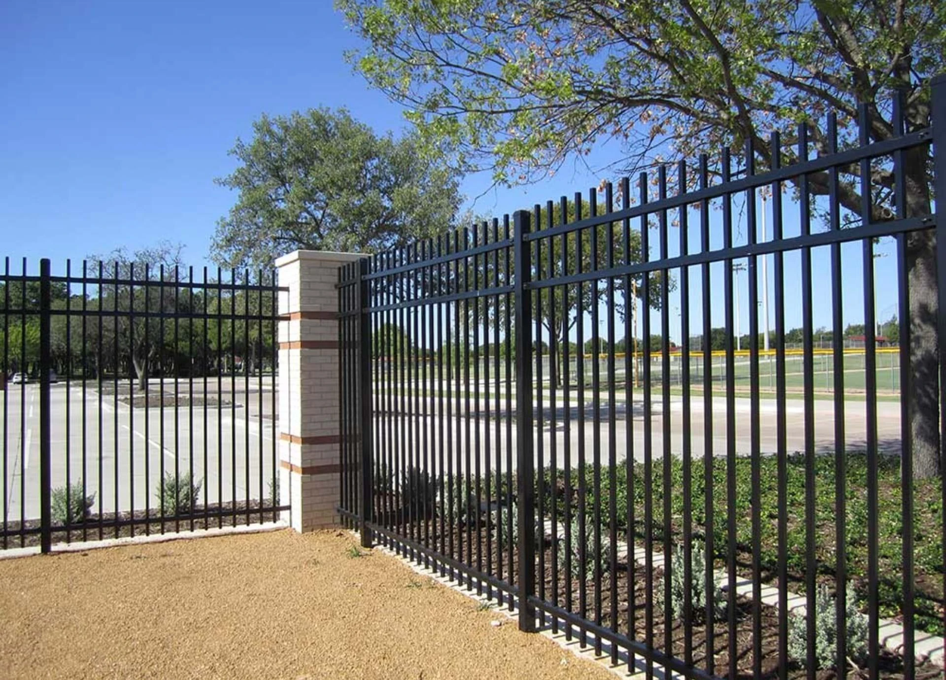 Aluminum Railings: A Blend of Strength and Aesthetics For Your Home