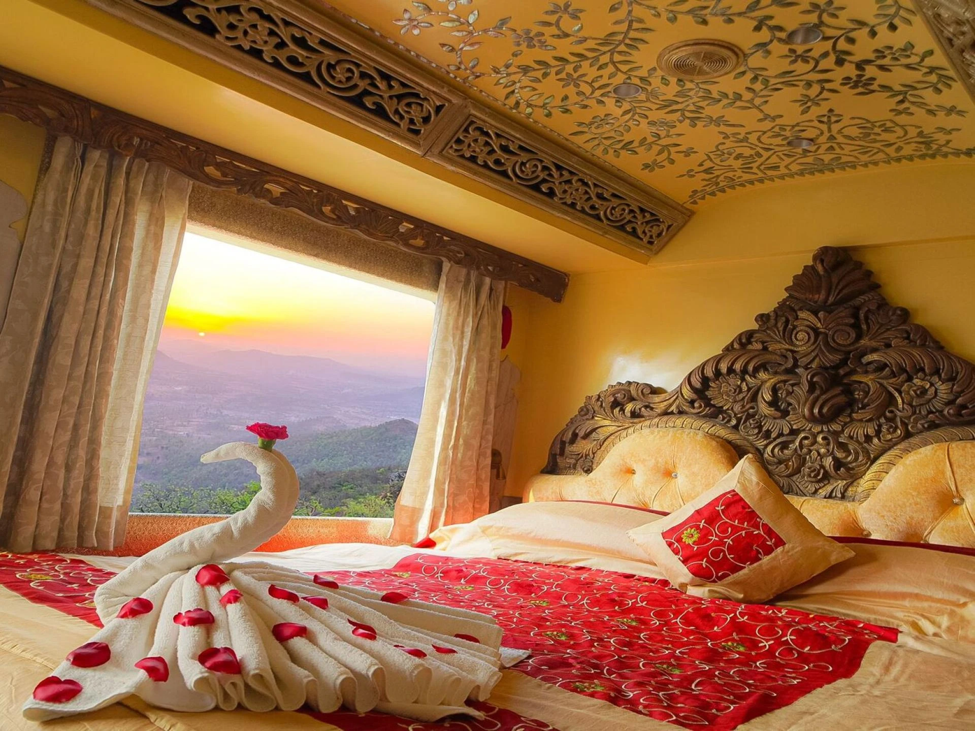 11 Must-Do Things While Traveling on the Palace on Wheels Train