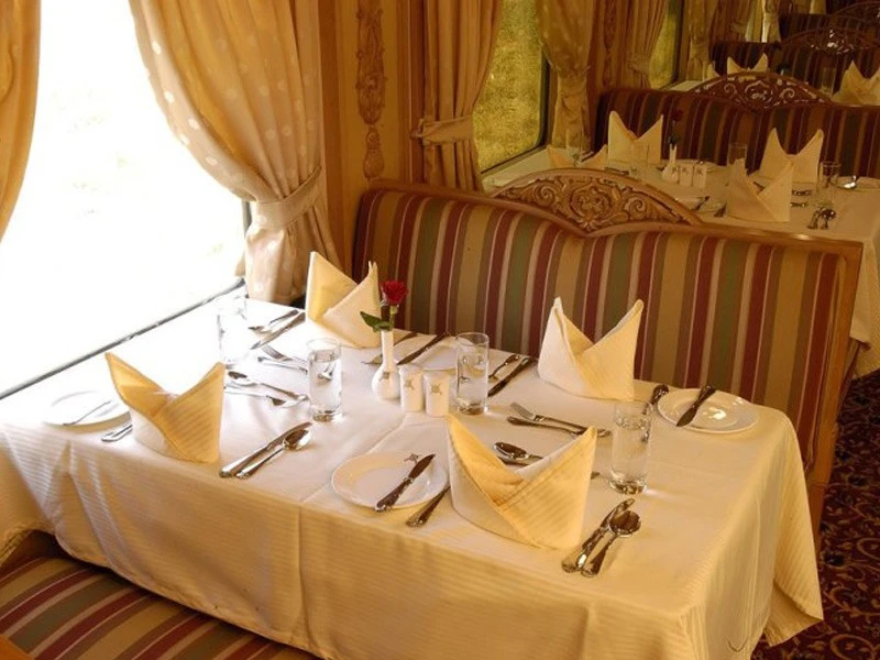 11 Must-Do Things While Traveling on the Palace on Wheels Train