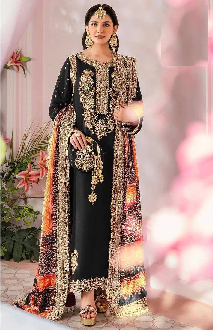 Know More About Pakistani Suits and Dresses for Women
