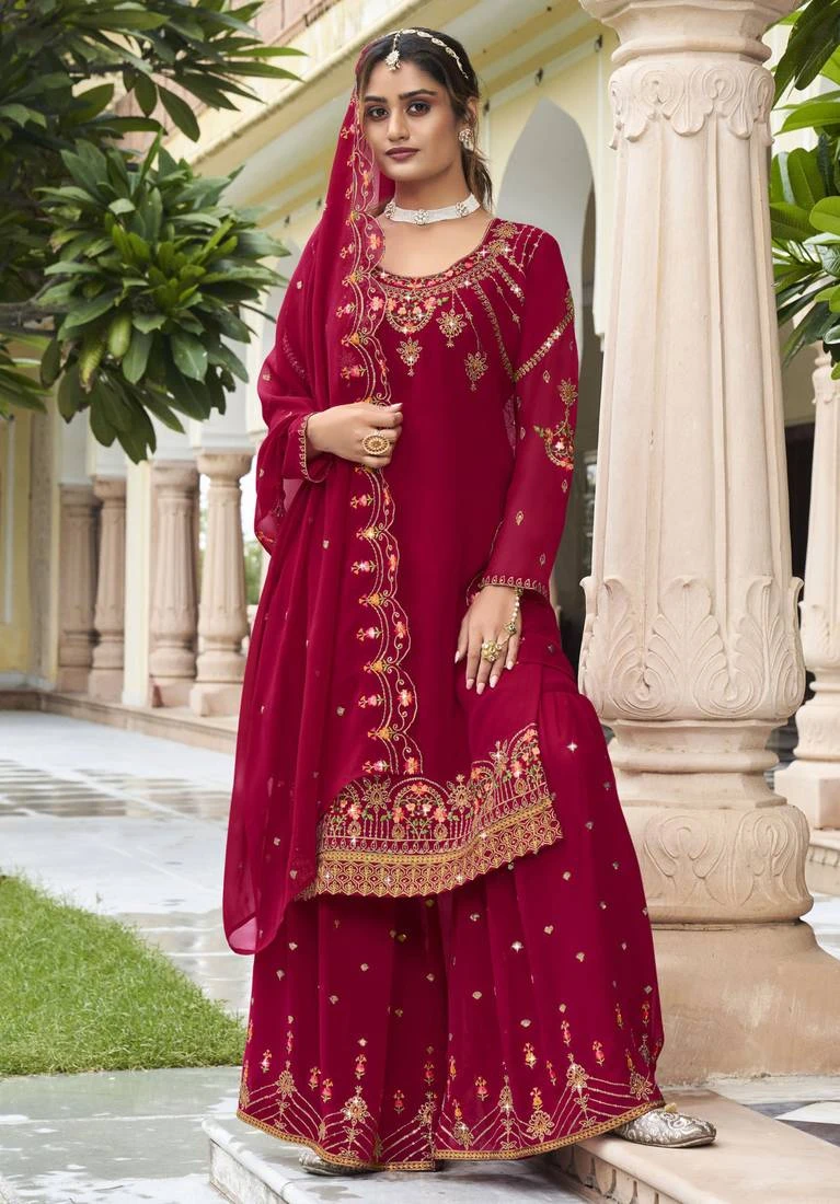 Know More About Pakistani Suits and Dresses for Women