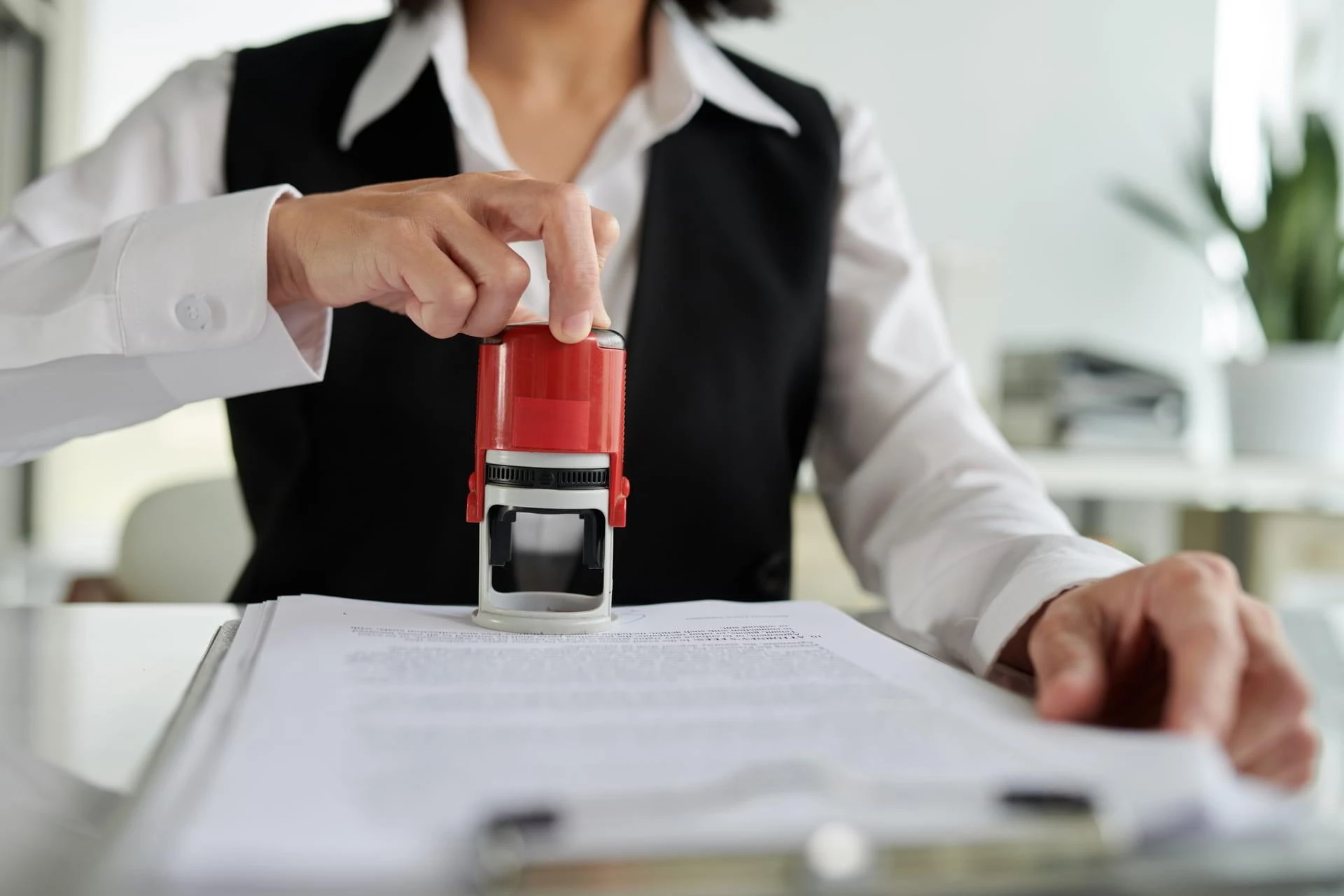 7 Smart Reasons to Choose an Online Notary for Routine Documents