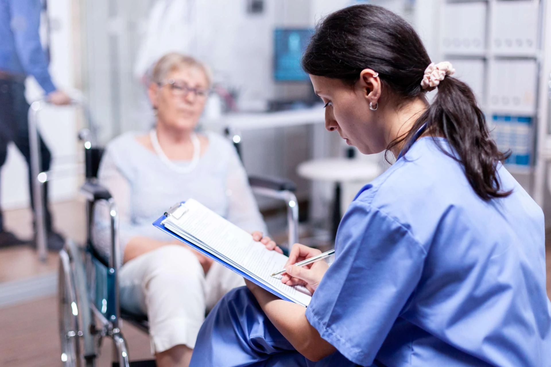 How Nursing Care Services Support Patients with Chronic Illnesses