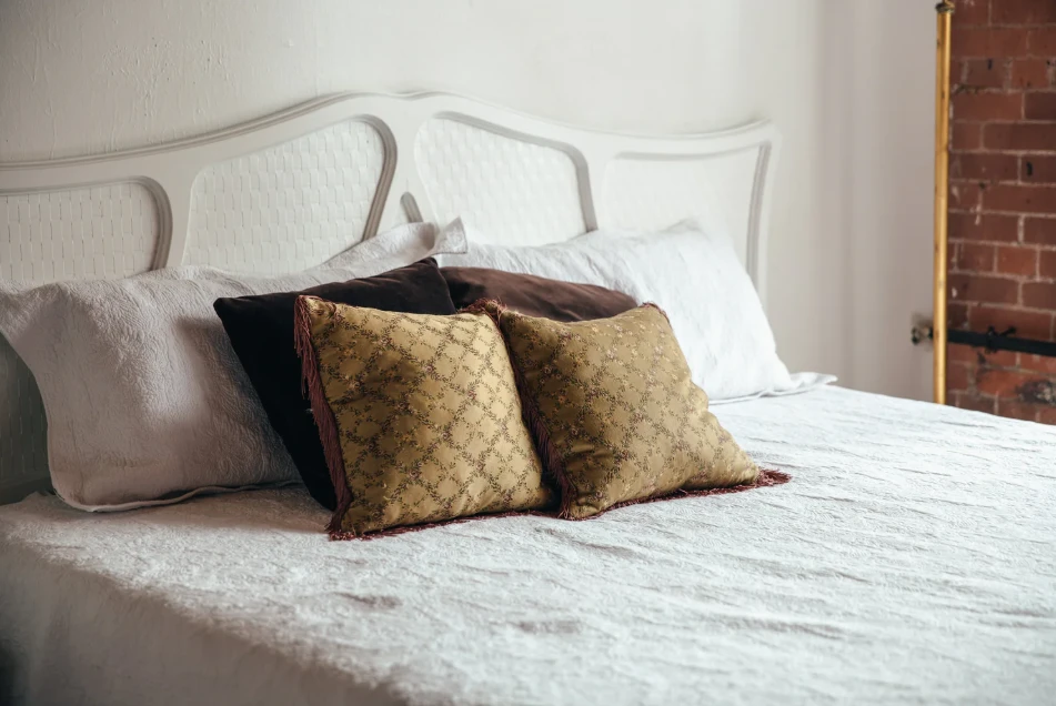 Transform Your Bedroom with Stylish Wall Accessories 🛏️✨