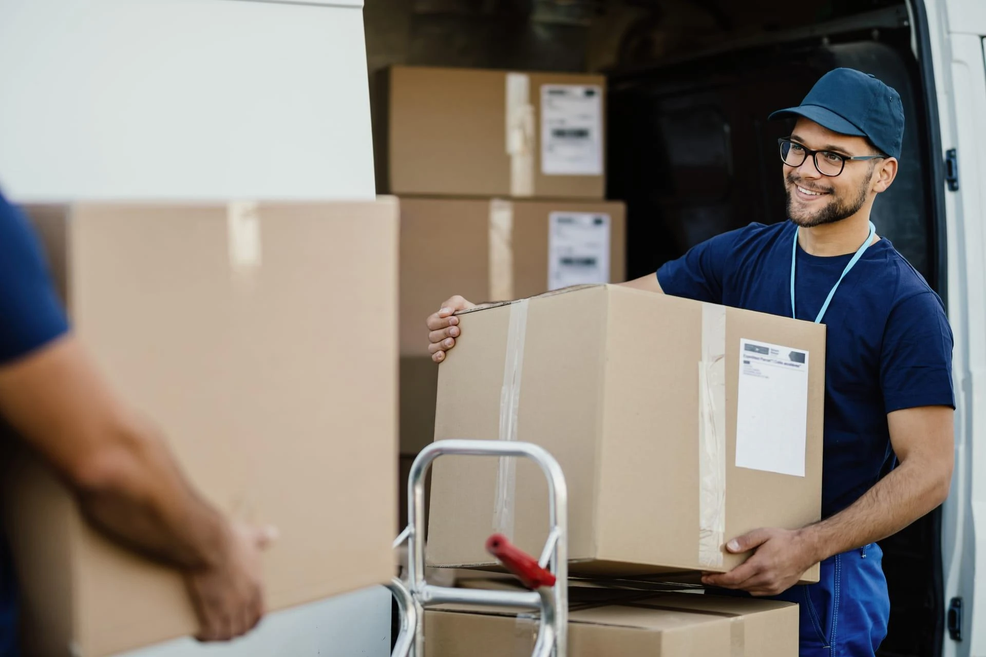10 Reasons Why Hiring a Moving Company Is Worth It