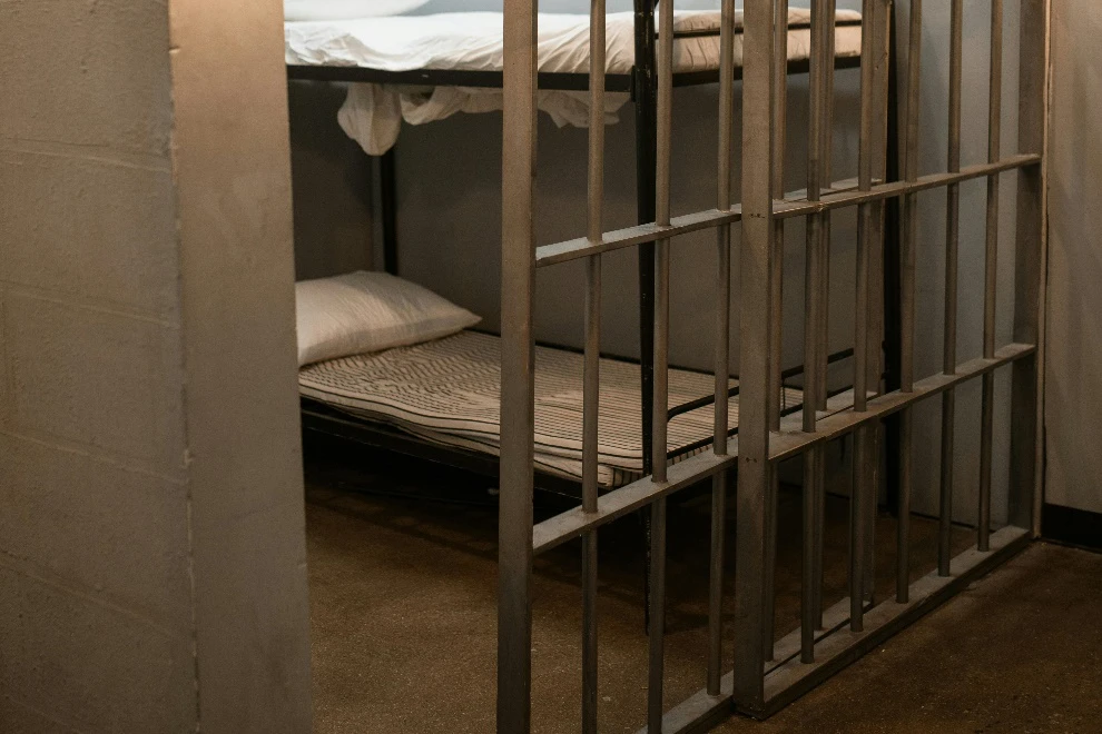 The Criminal Court Maze: A Step-by-Step Guide for Defendants