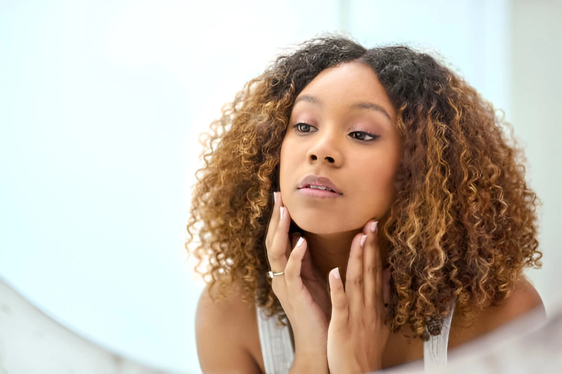 High-End Texture Showdown: Smooth Wefts vs. Defined Curls in Everyday Hair Solutions