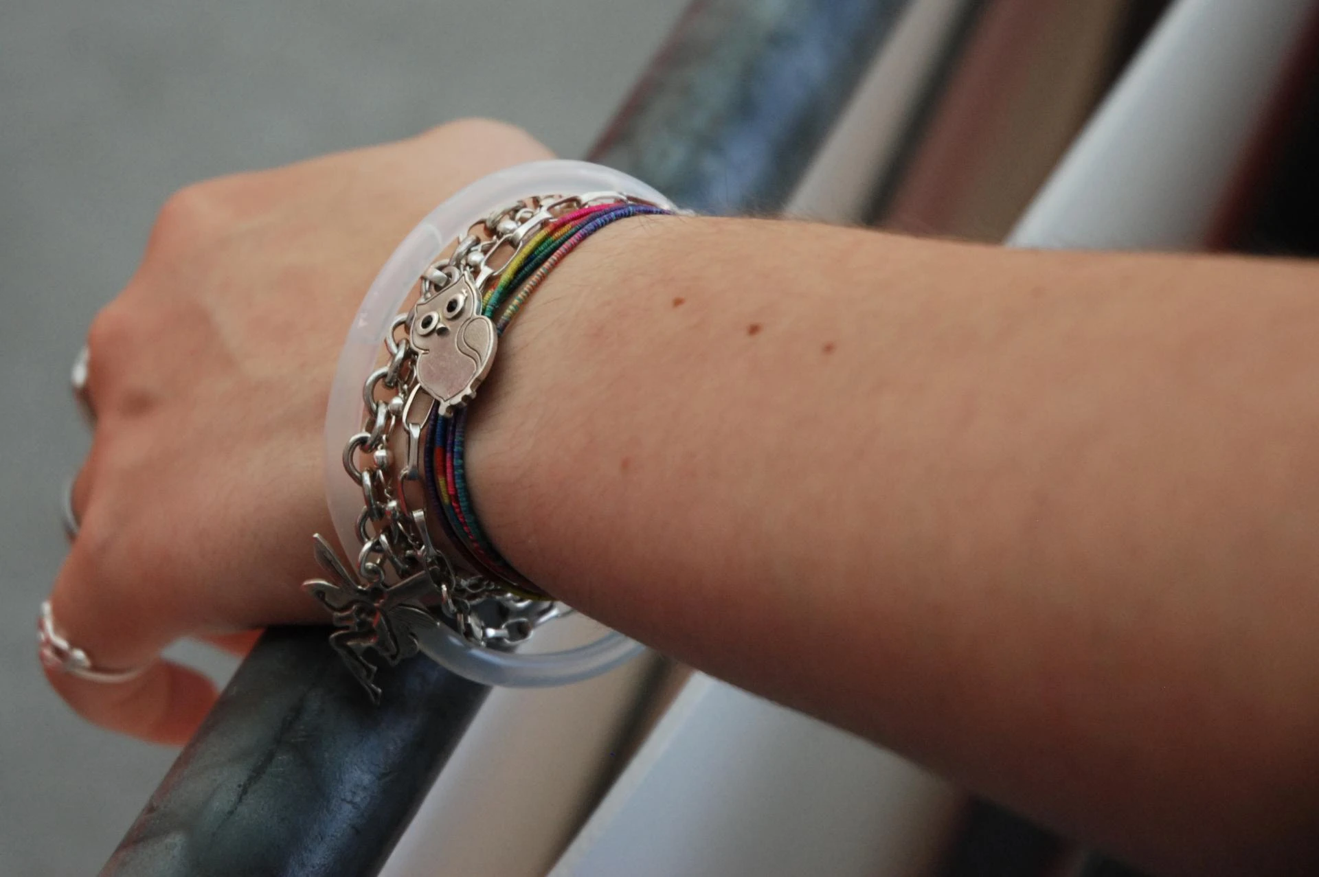 Buy Online Fashion Bracelets That Make a Statement – Here’s How