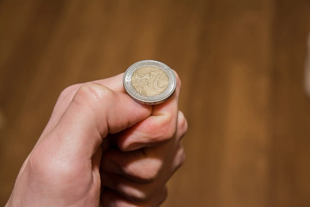 Where Can Teachers Find a Simple Coin Toss Tool for Classrooms?