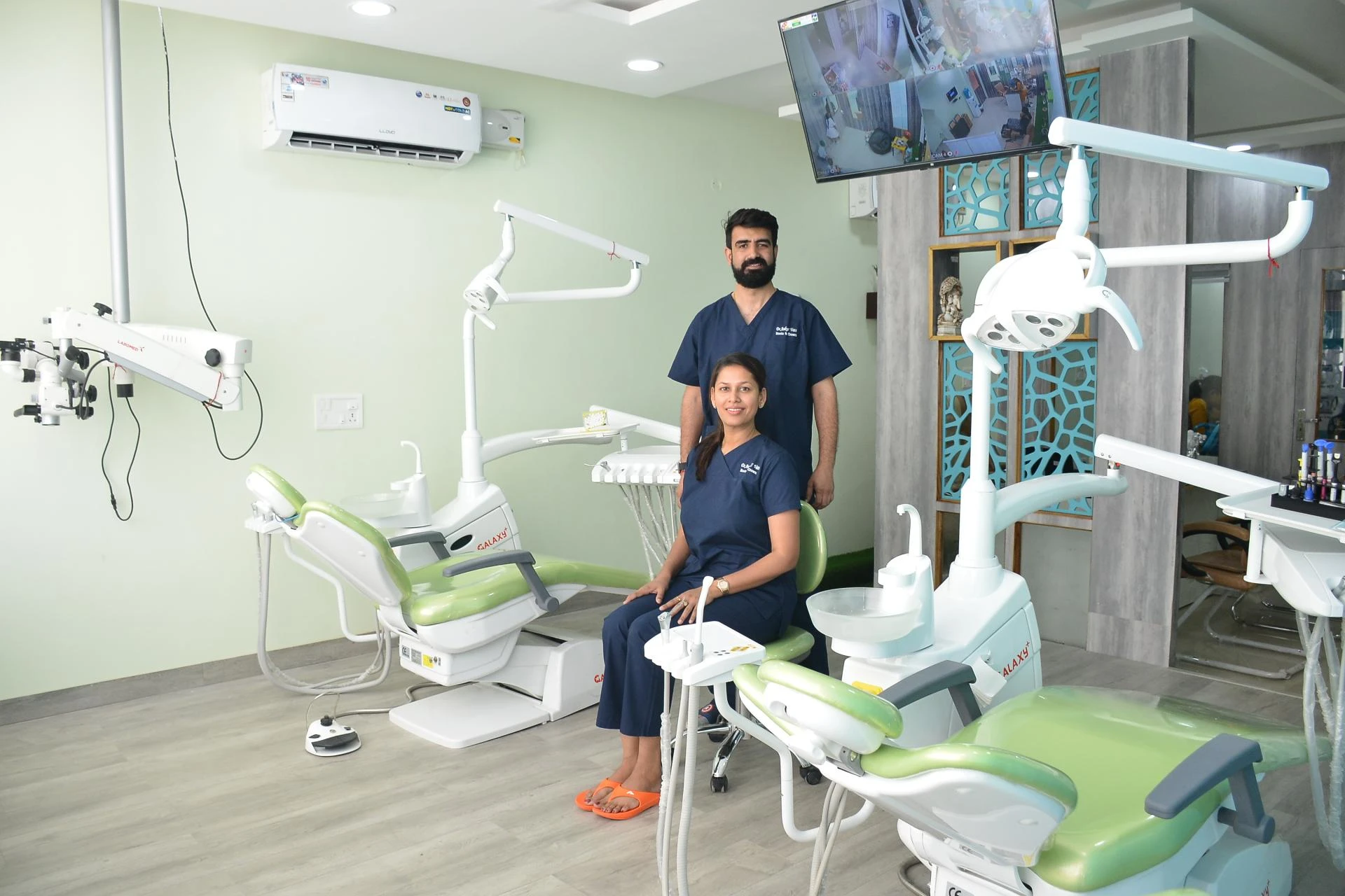 Roots & Crown MicroDENTISTry – Precision Care with a Personal Touch