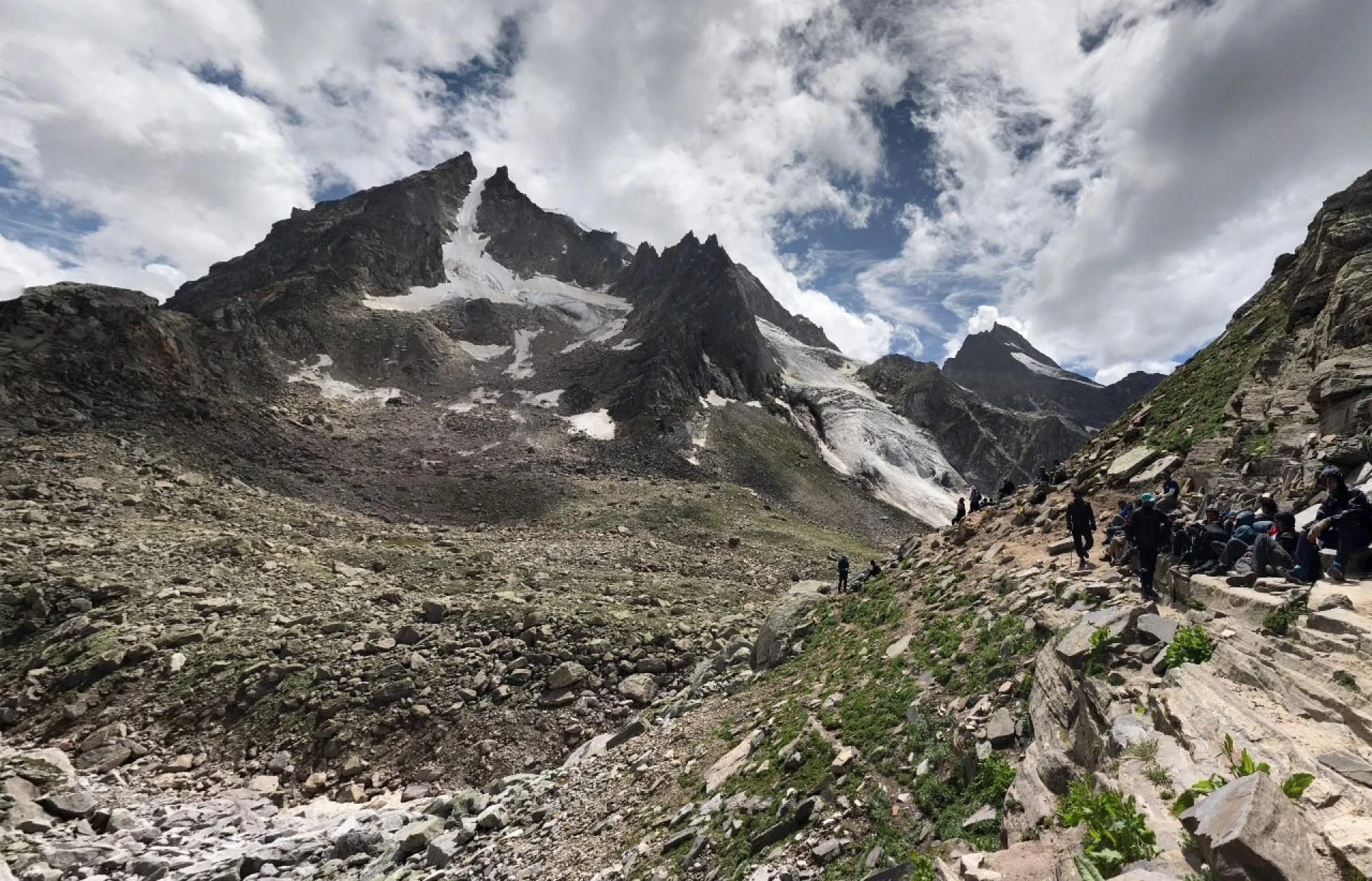 Trail-Tested: 10 Scenic Himachal Treks for Fit First-Time Hikers