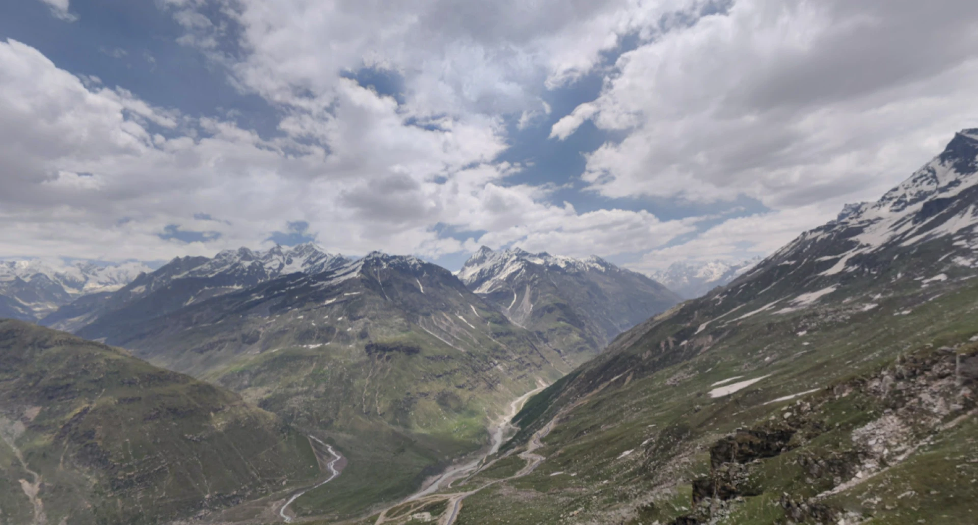 Rohtang Pass: The Ultimate Himalayan Road Trip Adventure