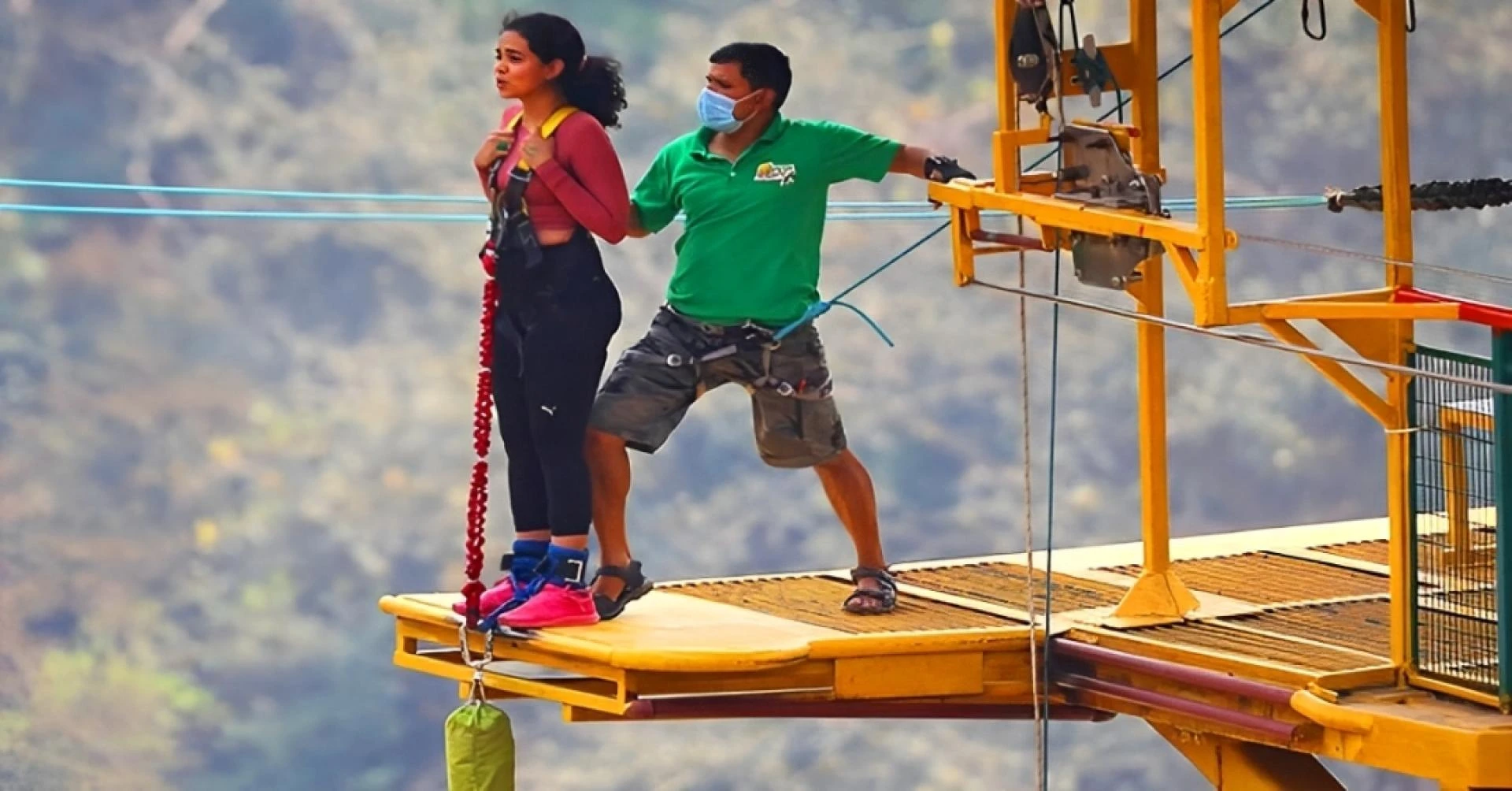 Experience Bungee Jumping in Delhi NCR at Jurasik Park Inn