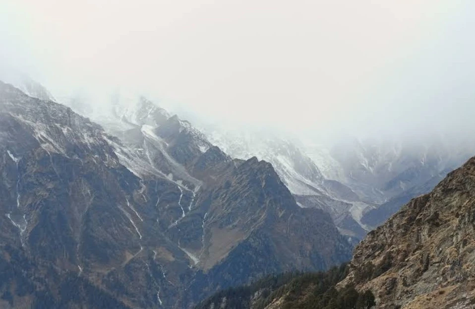  Manali to the Mountains: 5 Iconic Treks to Begin Your Himalayan Journey