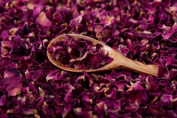 Dried Flowers for Everyday Wellness: From Decor to Detox