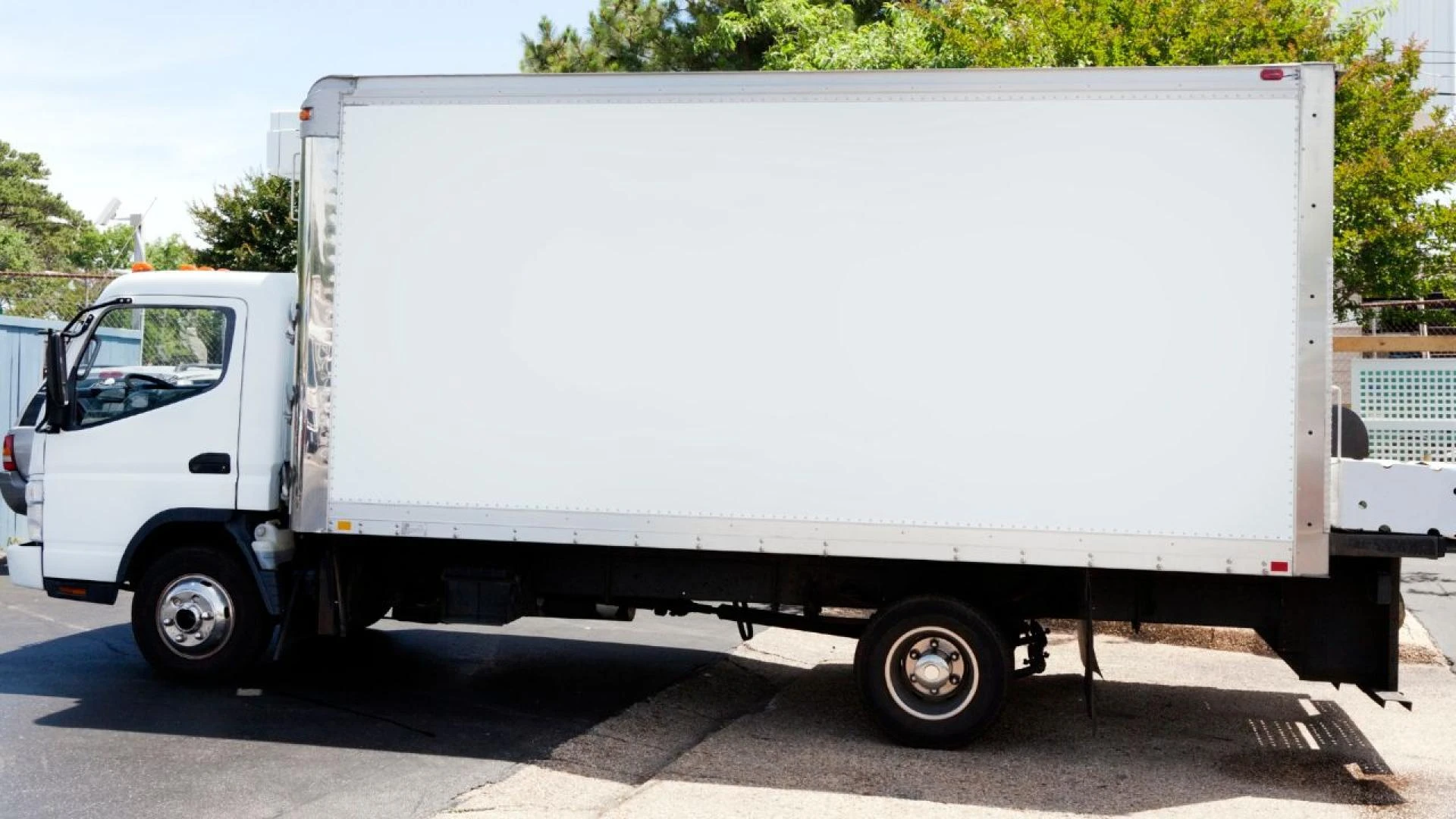 Trusted Refrigerated Van Dubai Services for Efficient Cold Transport