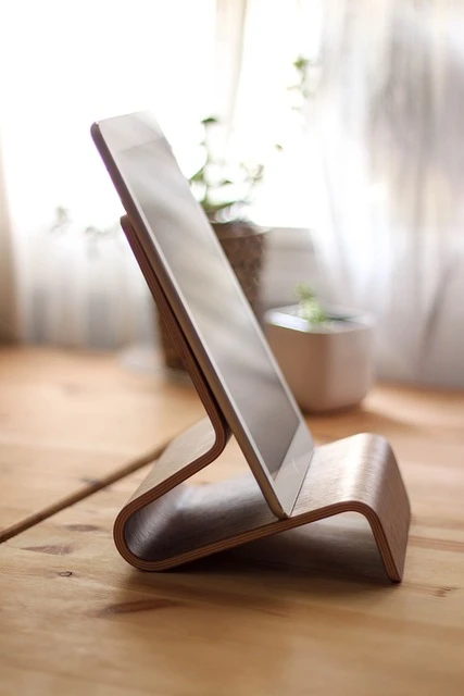Tablet POS Stand: Enhance Efficiency and Style at Your Checkout Counter.