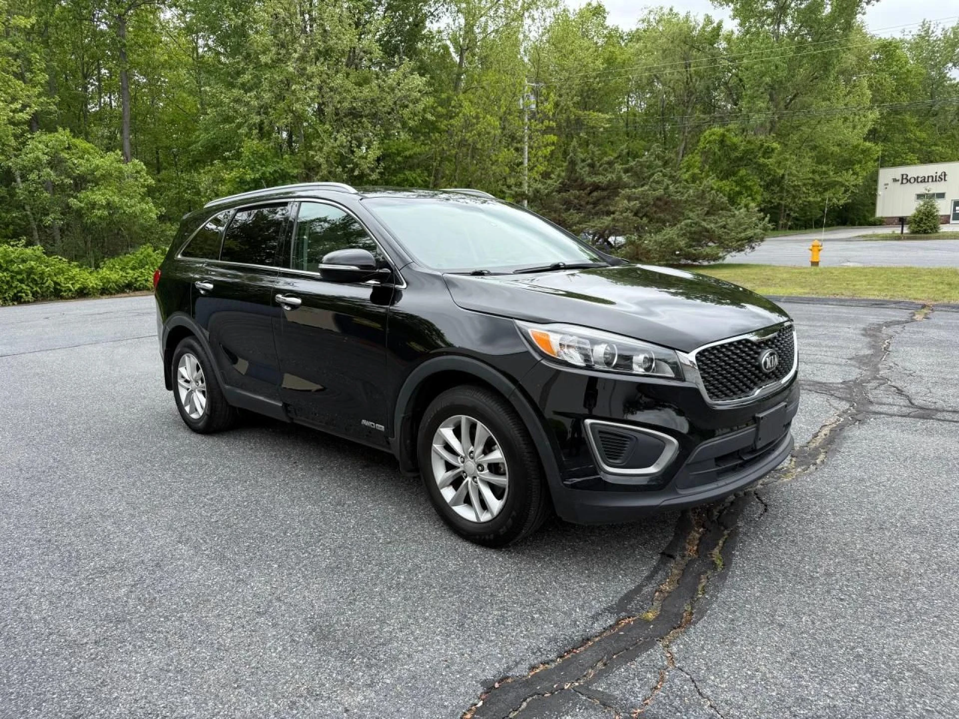 How Does a Salvage Reseller Help You Buy a Kia Sorento Salvage Title for Sale?