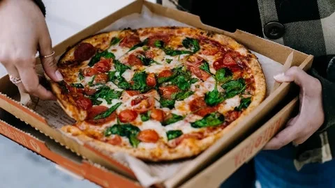 The Ultimate Checklist to Plan the Perfect Pizza Party on a Budget