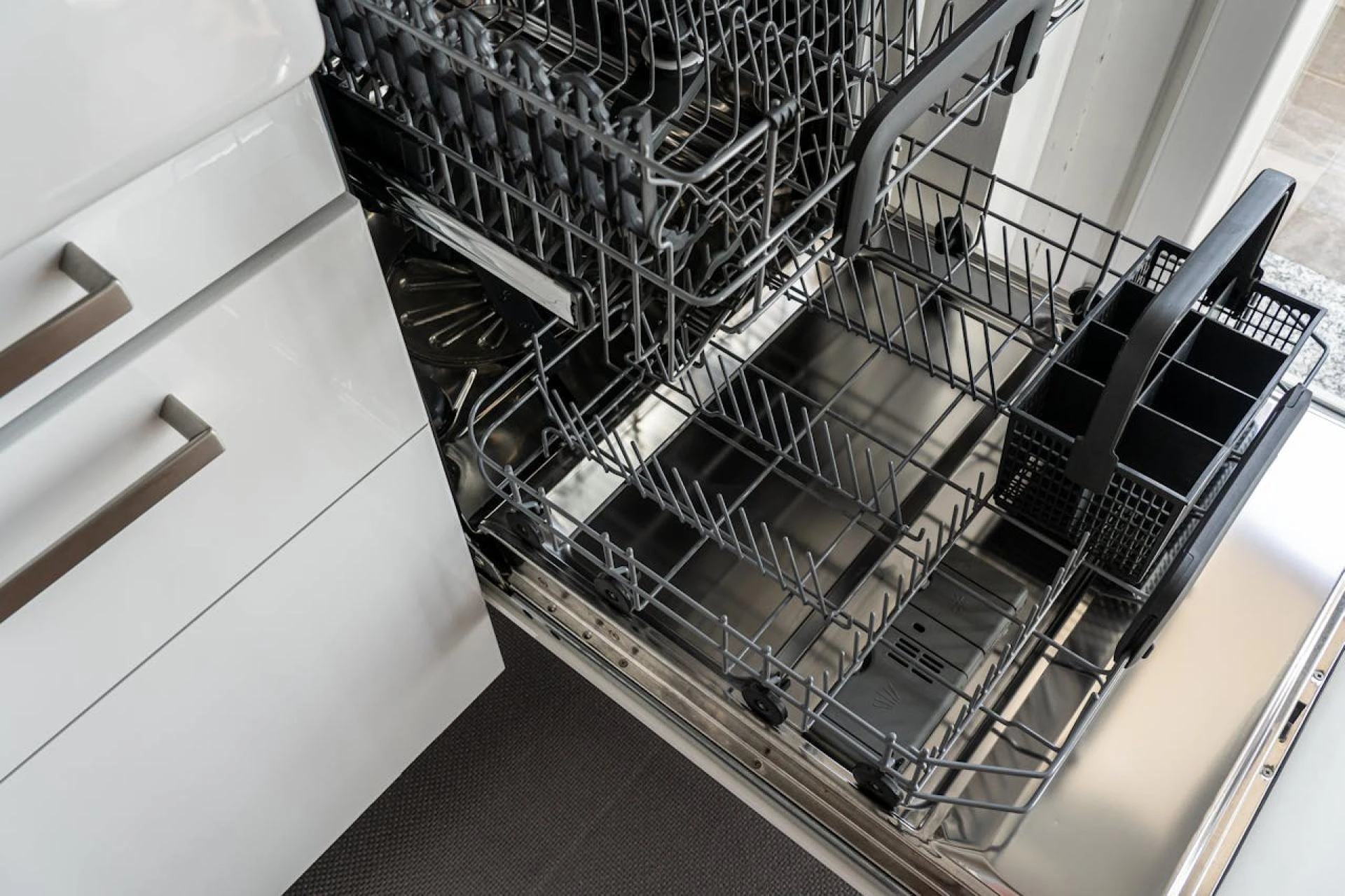 How to Choose the Right Professional for Dishwasher Installation in Montreal