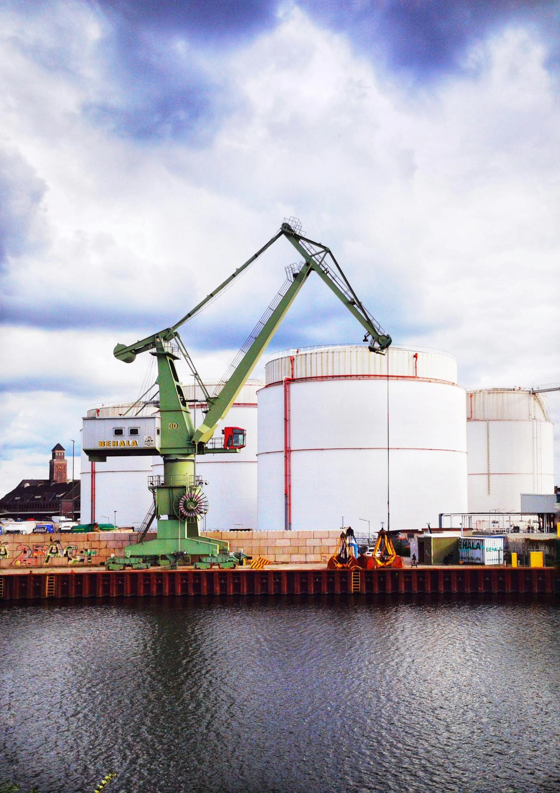 What Makes a Bulk Fuel Tank the Ideal Solution for Fuel Storage Needs?