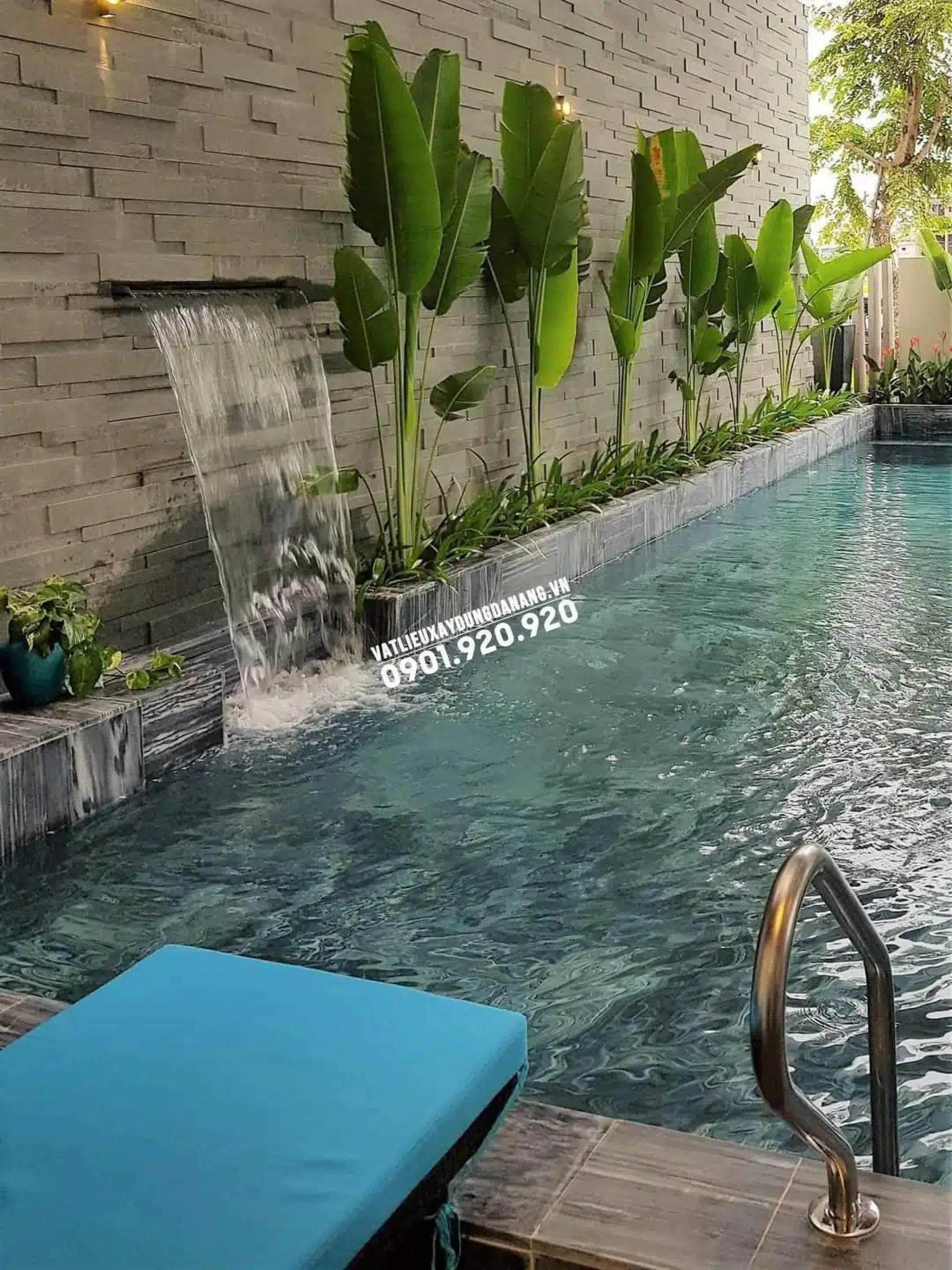 Những sai lầm thường gặp khi vệ sinh đá lát hồ bơi và cách khắc phục