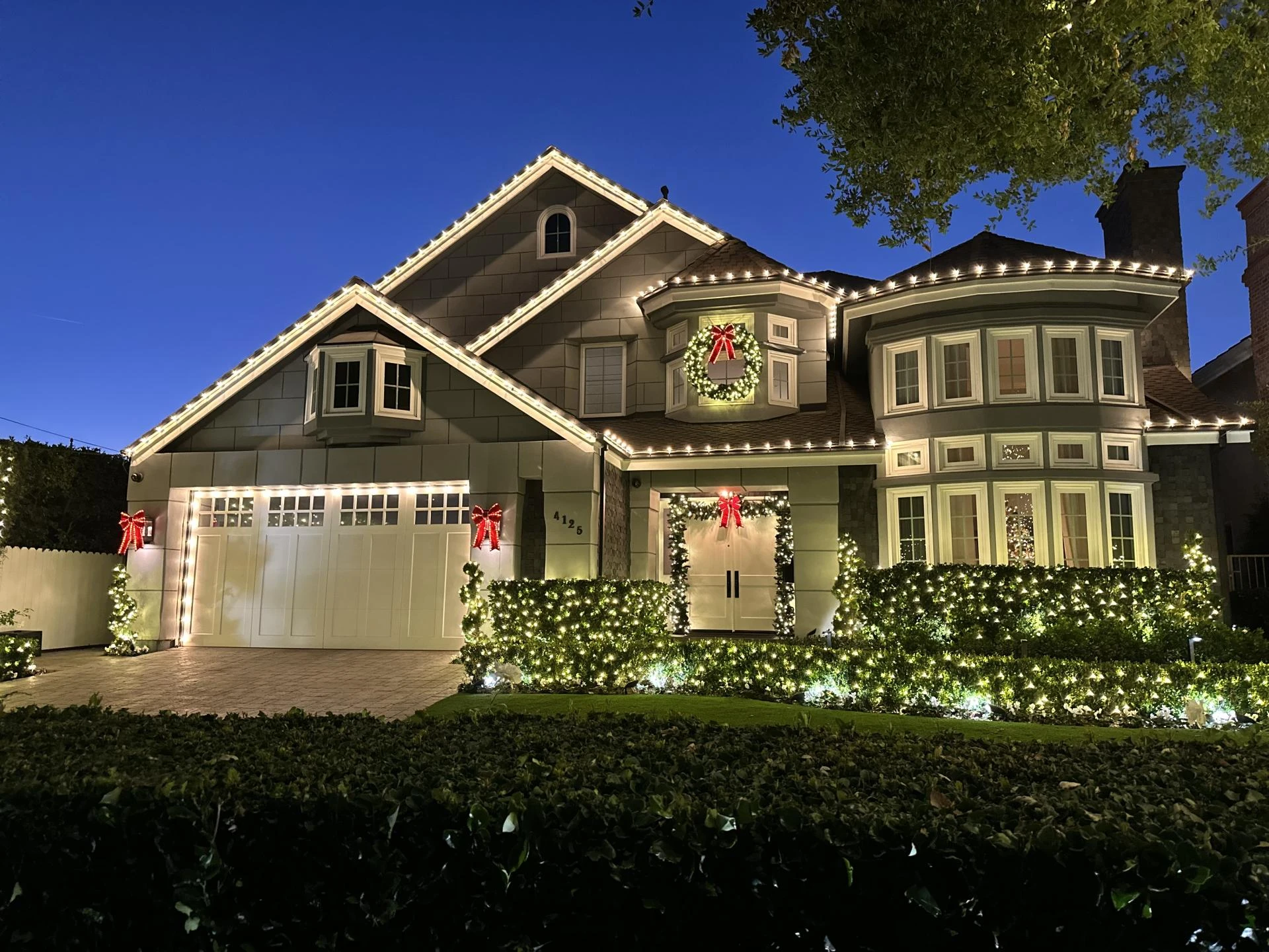 How to Install Outdoor Christmas Lights Like a Pro: 7 Steps