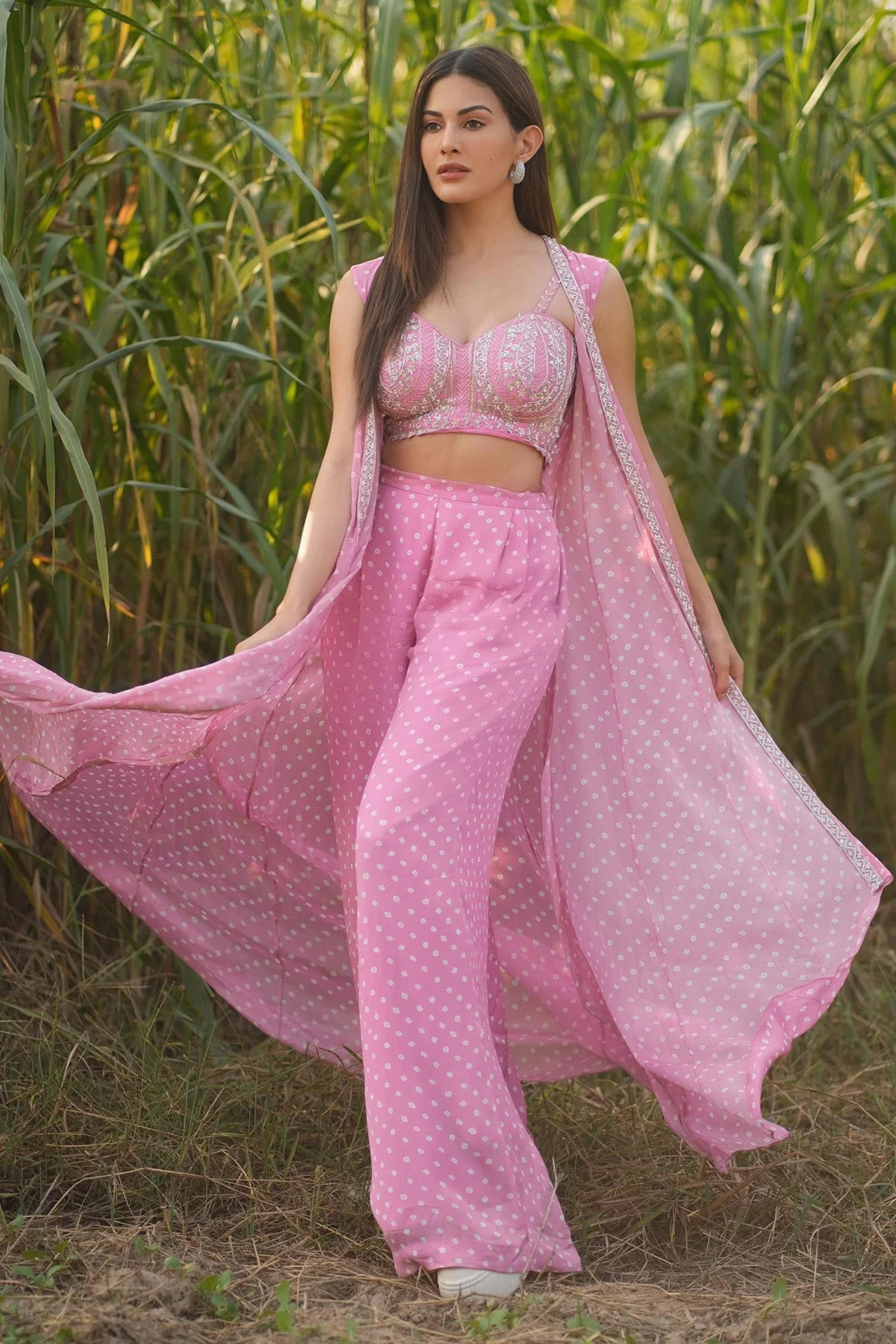 Glamorous Bollywood Outfits to Steal the Spotlight