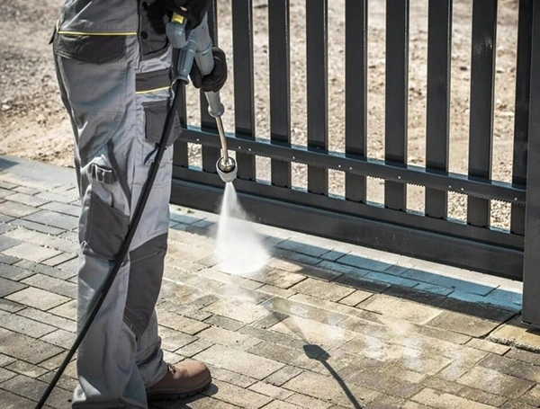Window & Wall Cleaning Equipment