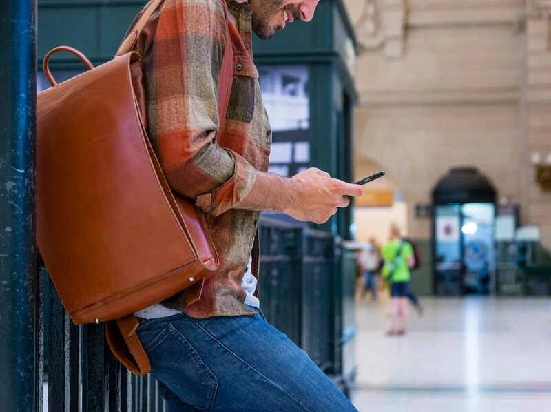 A Briefcase with a Story: The Anecdote of the Carrier