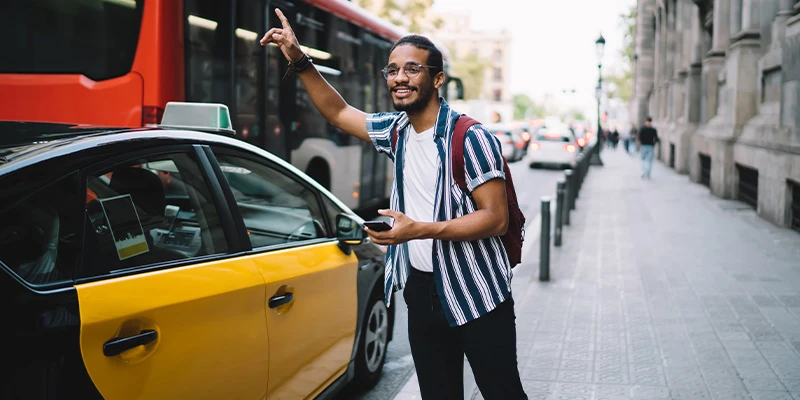 Airport Taxi vs Public Transport: A Comparative Analysis