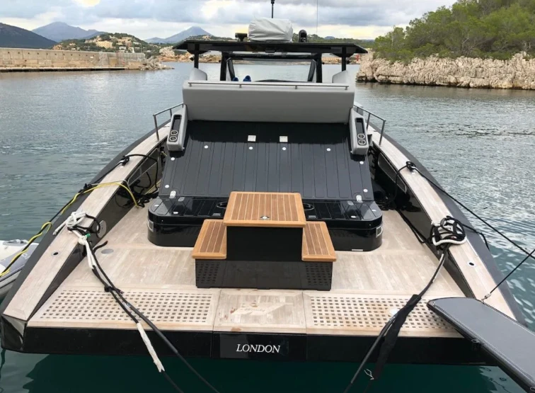 Reliable Yacht Repairs in Mallorca with the Perfect Swim Ladder Solution