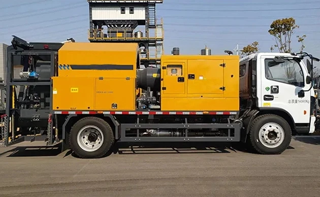 ASPHALT PAVEMENT HOT RECYCLING REPAIR TRUCK
