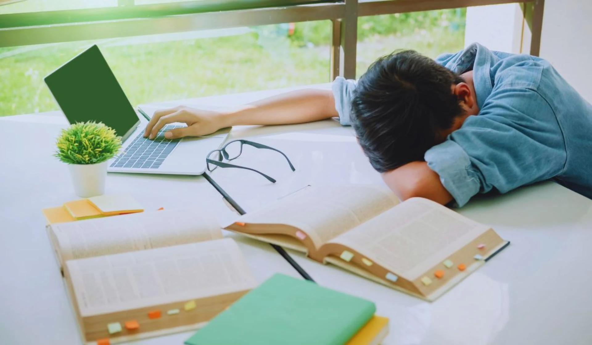 Mastering Academic Success with Reliable Essay Writing Services