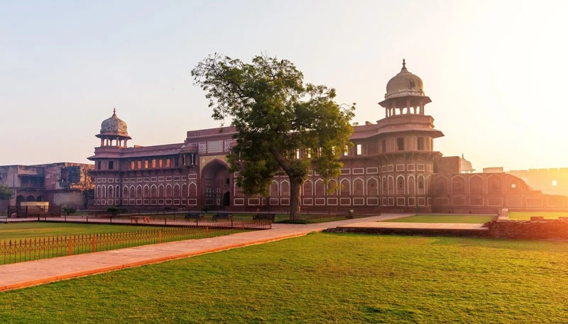 Tour Agra in 2 Days: The Perfect Itinerary for First-Time Visitors