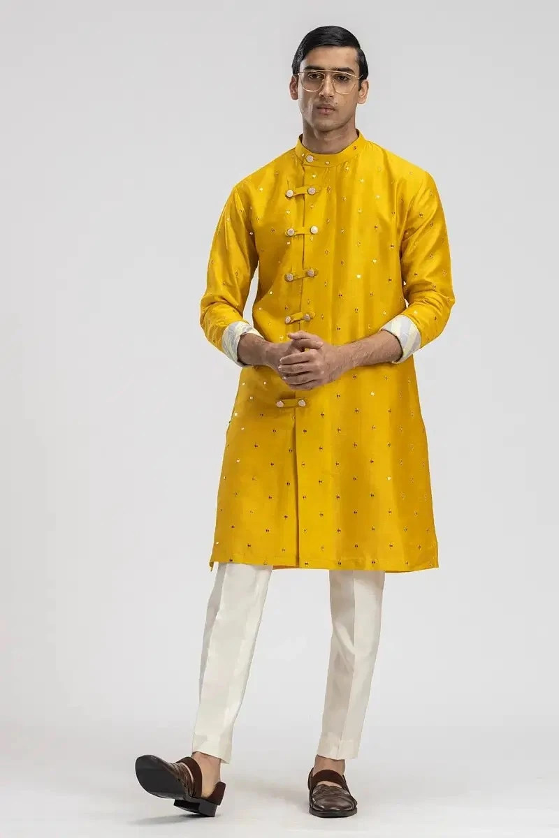 How to Choose the Right Outfits for Wedding: A Guide for Men and Women