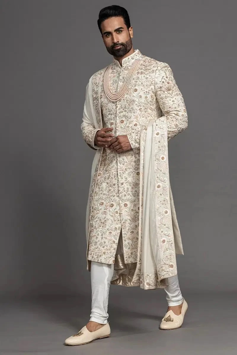 How to Choose the Right Outfits for Wedding: A Guide for Men and Women