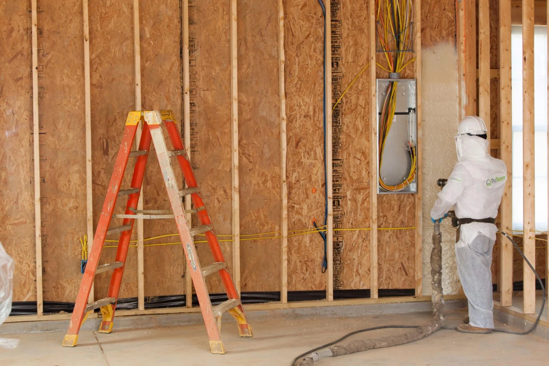 Top Reasons to Consider a Spray Foam Contractor in Pensacola, FL
