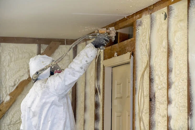 Top Reasons to Consider a Spray Foam Contractor in Pensacola, FL