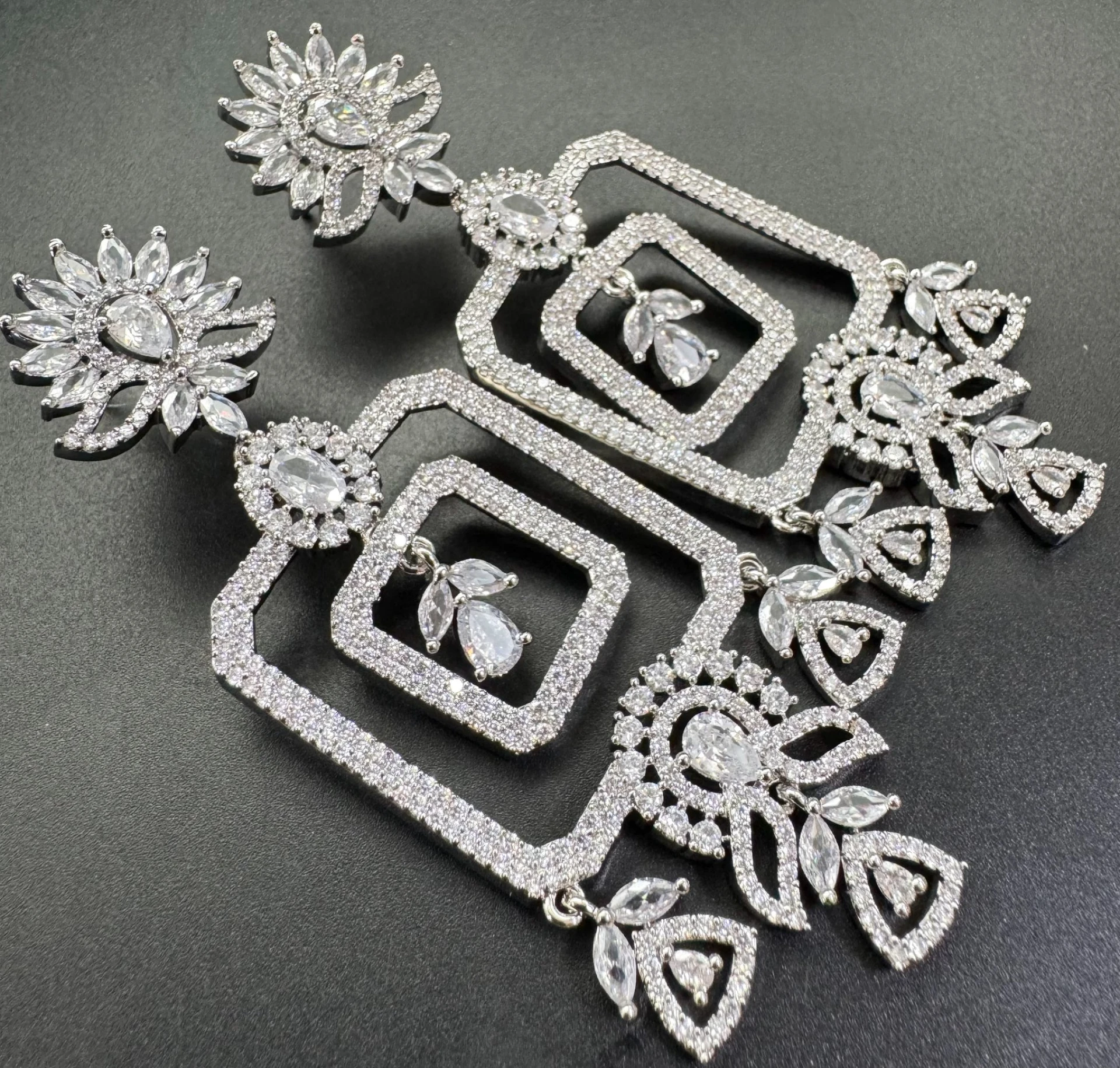 Trendy Designs to Buy Earrings Online NZ This Season