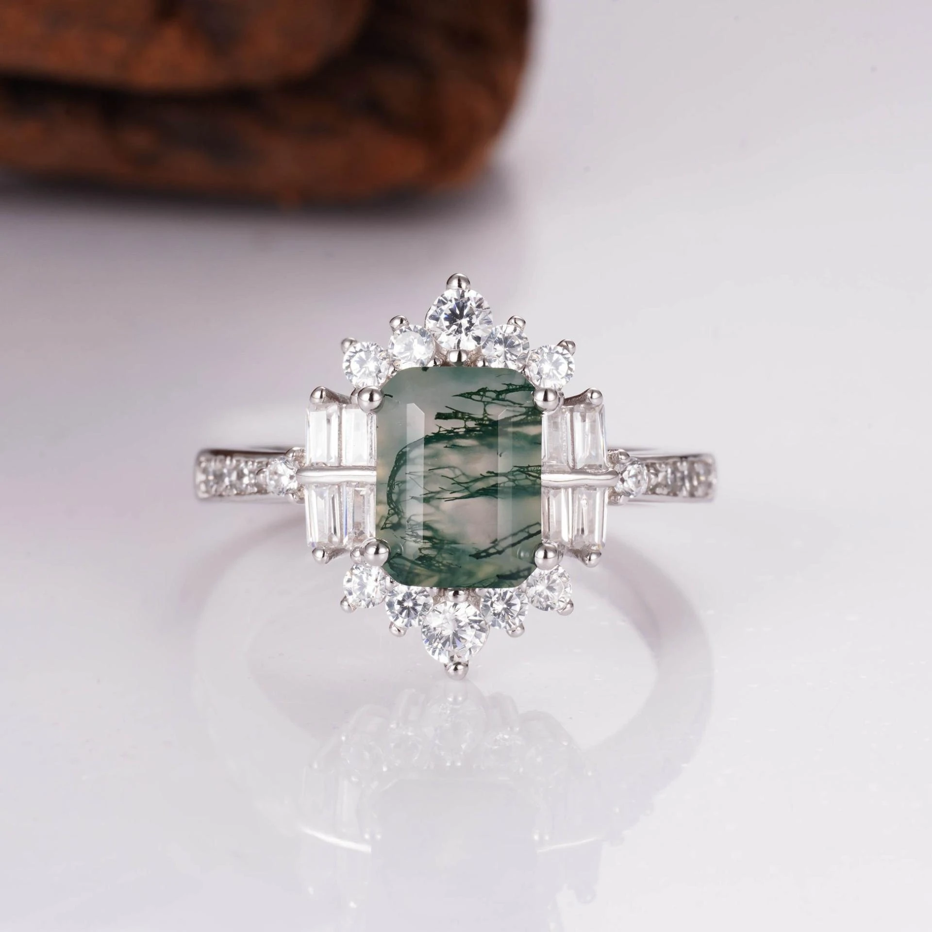 Nature’s Gems: Discover the Beauty of Peridot and Moss Agate Rings