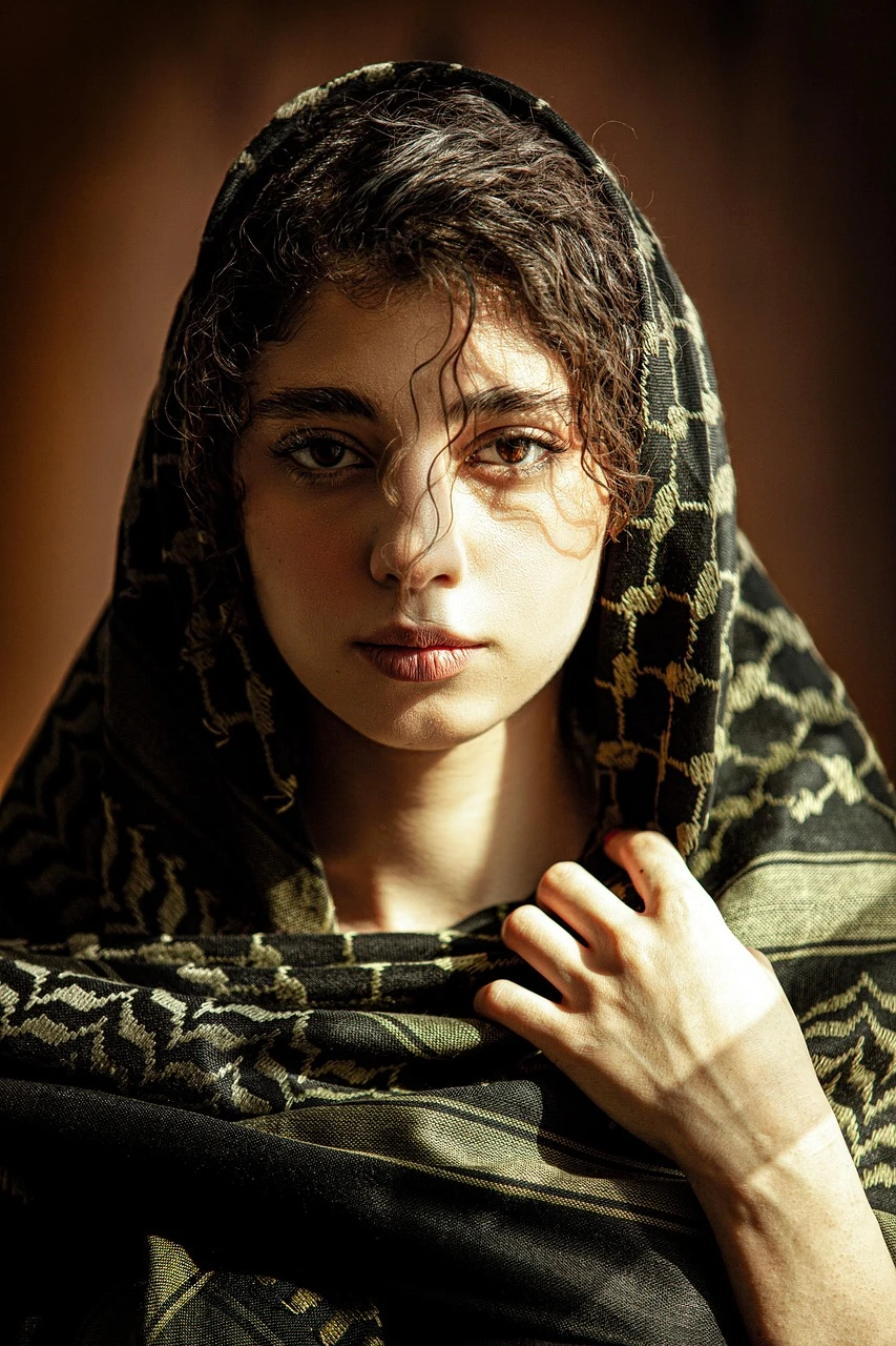 How Made in Italy Scarves Reflect Conscious Craftsmanship