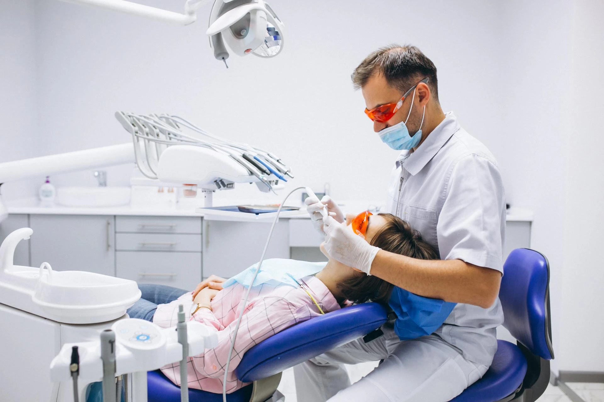 How a Dentist for a Toothache Diagnoses and Treats Your Pain ?