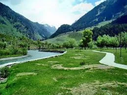 Top Places to Visit in Kashmir: A Complete Kashmir Tour Guide