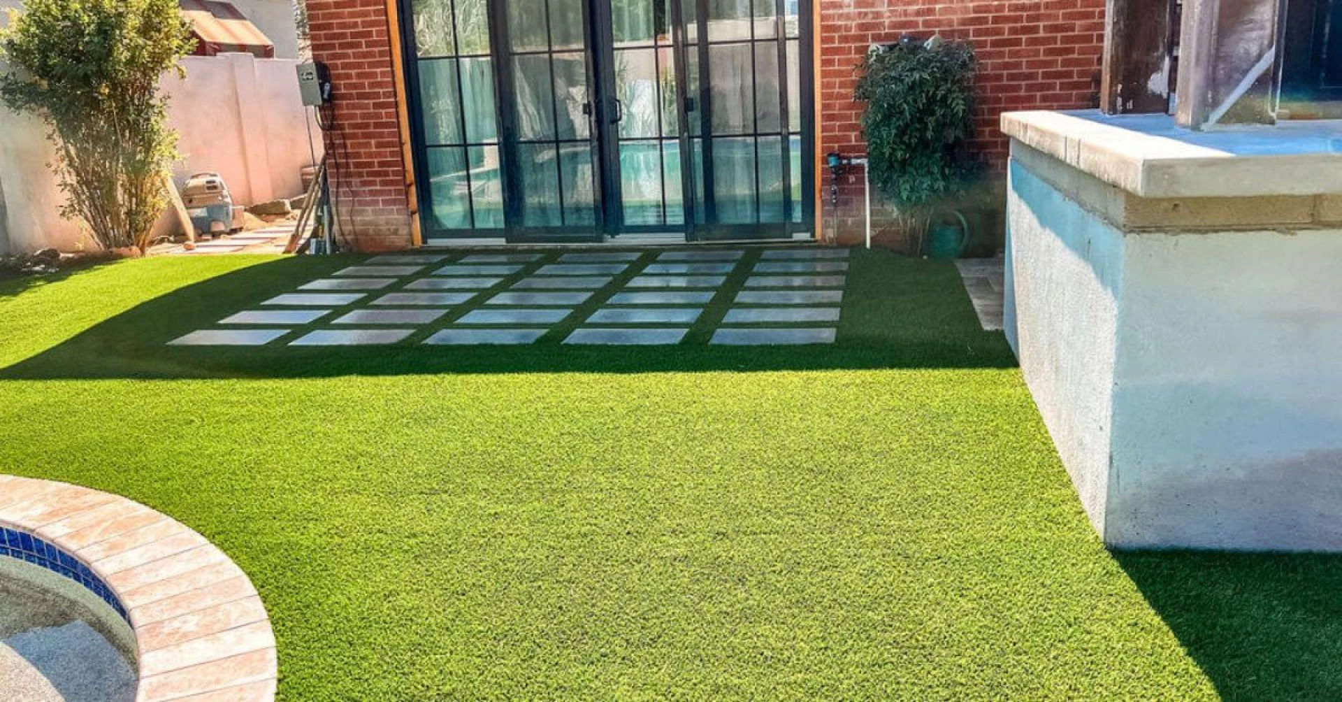 Maintenance Tips for Artificial Turf in Dubai: Keep Your Lawn Looking Fresh Year-Round!