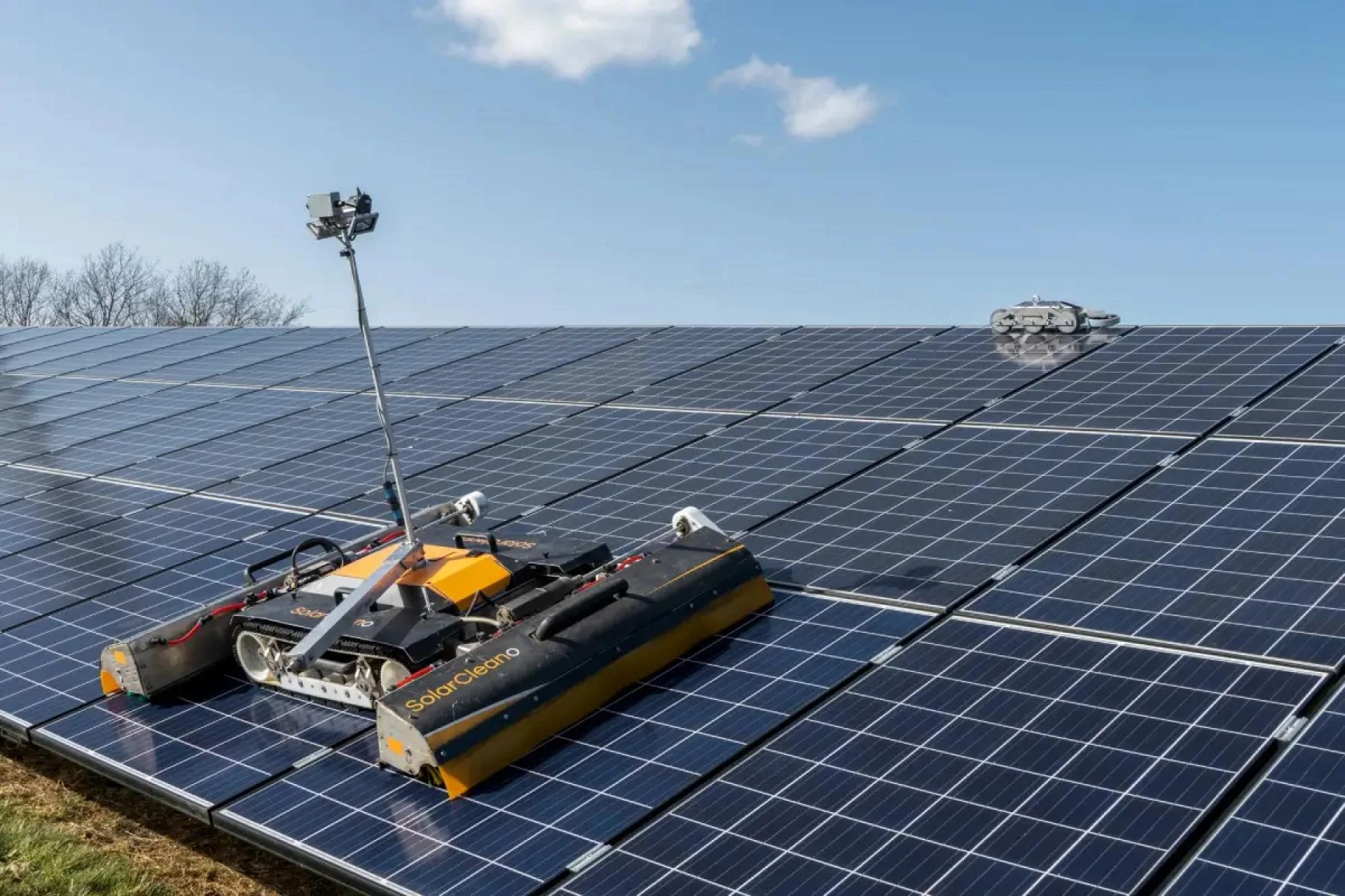 The Smart Homeowner's Guide to Solar Panel Cleaning: Professional Services vs. Robotic Cleaners