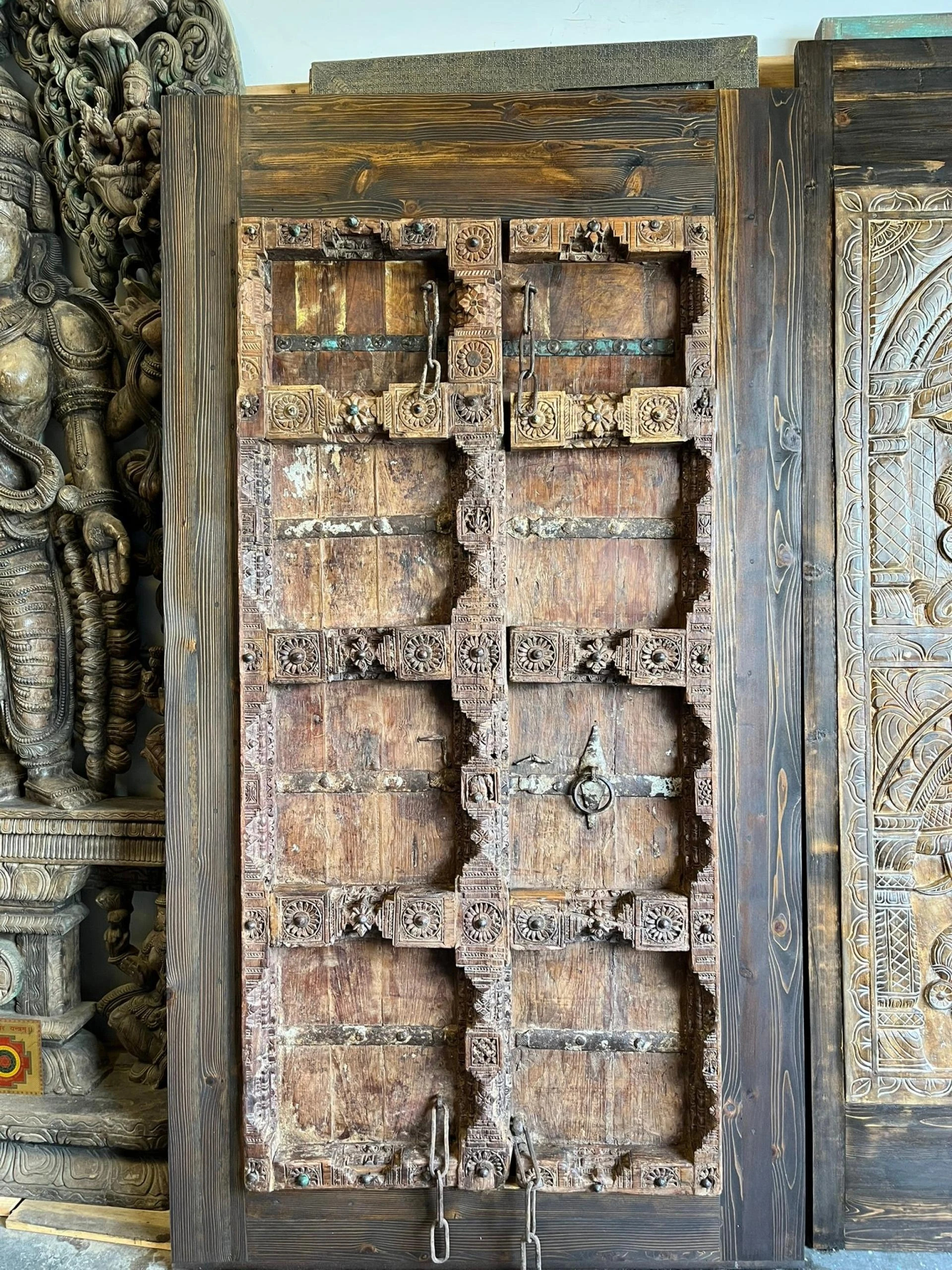 Artisanal Carved Statement Doors: A Luxury aesthetic