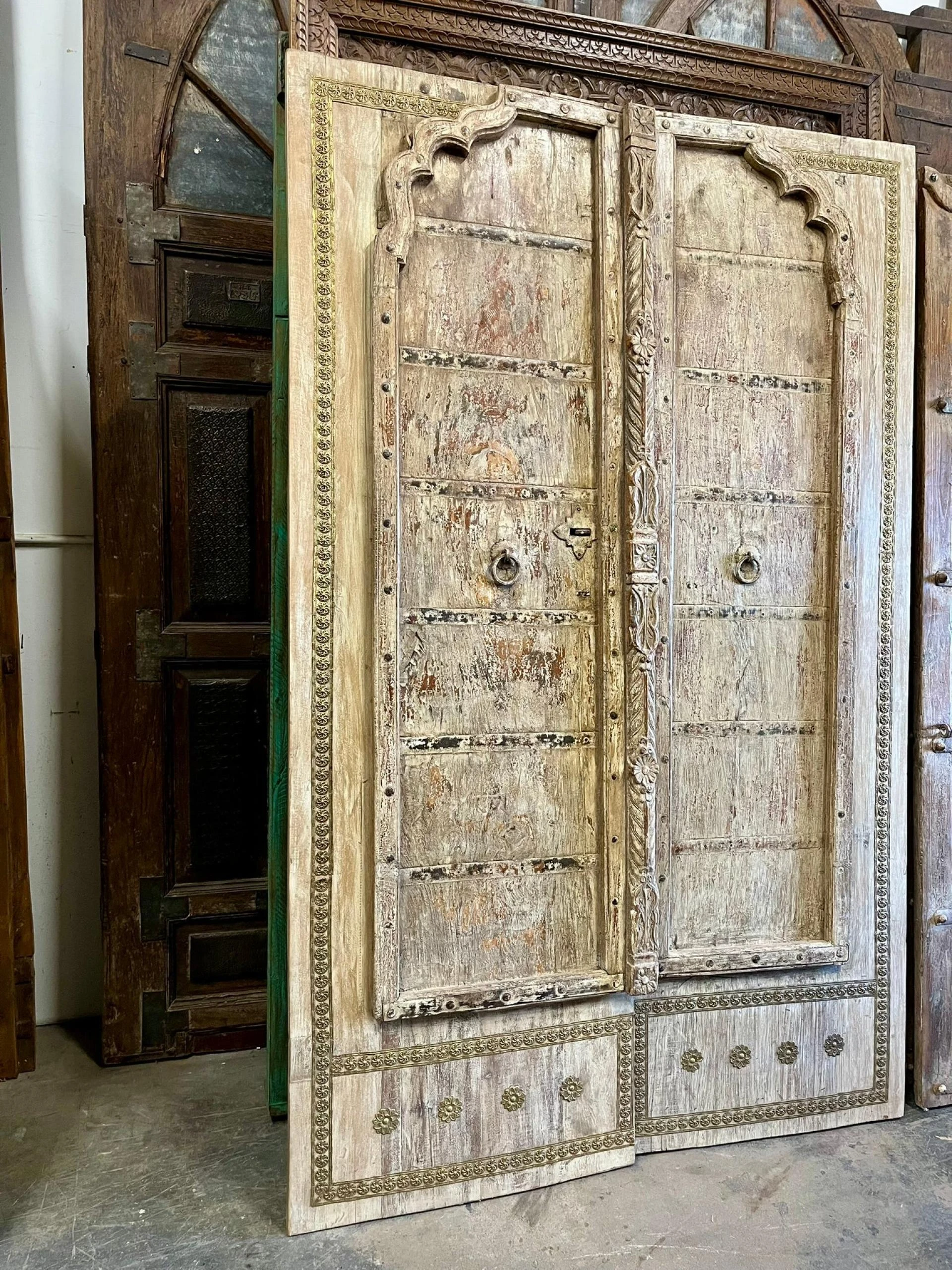 Artisanal Carved Statement Doors: A Luxury aesthetic